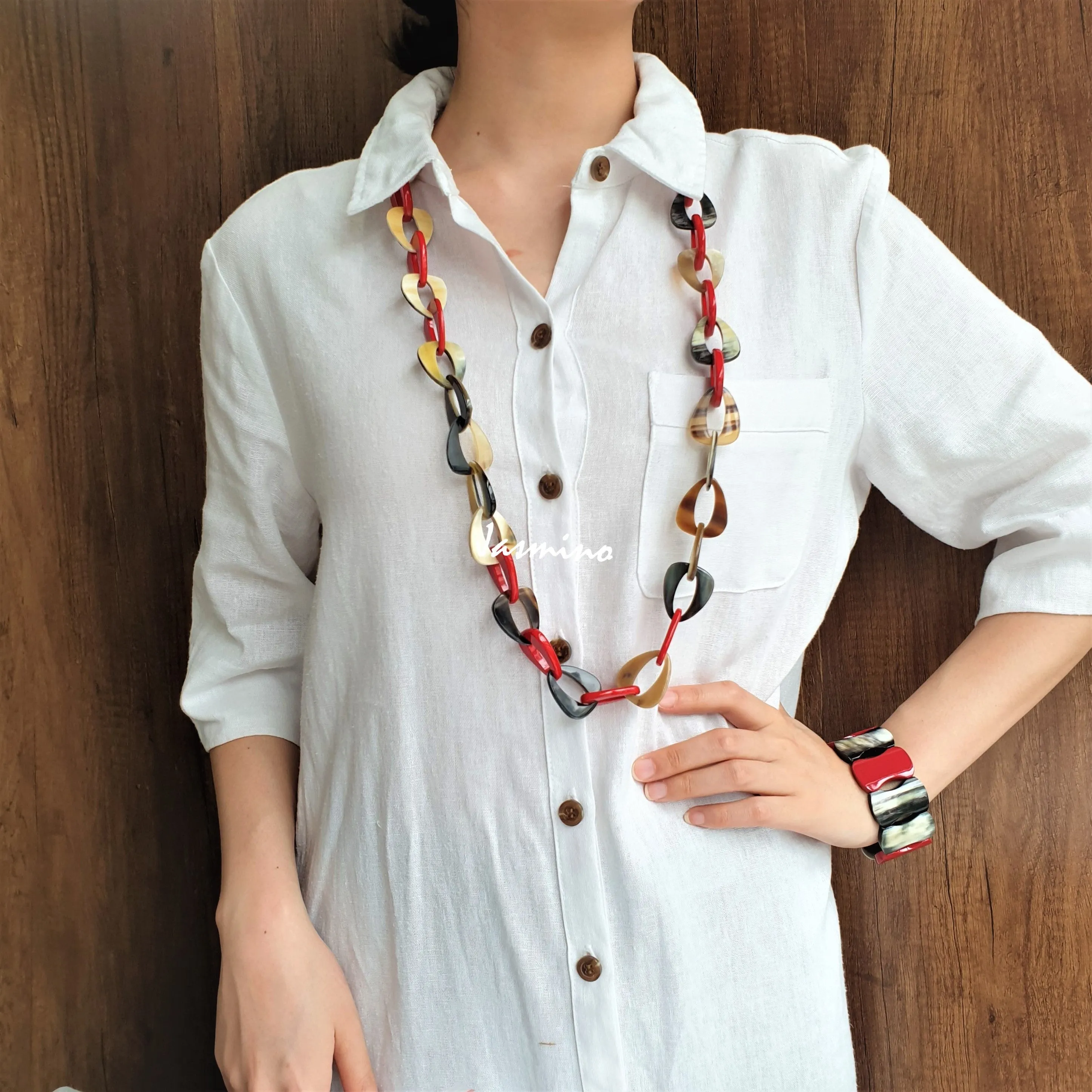 Colorful and Trendy Necklace J18215, Made by Natural Buffalo Horn and Lacquer