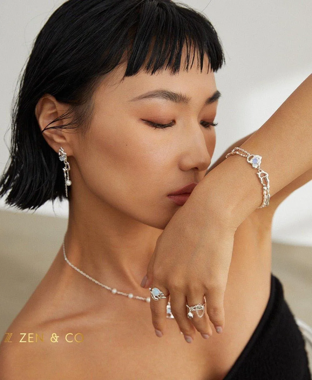 MAYA Grey Moonstone friendship ring